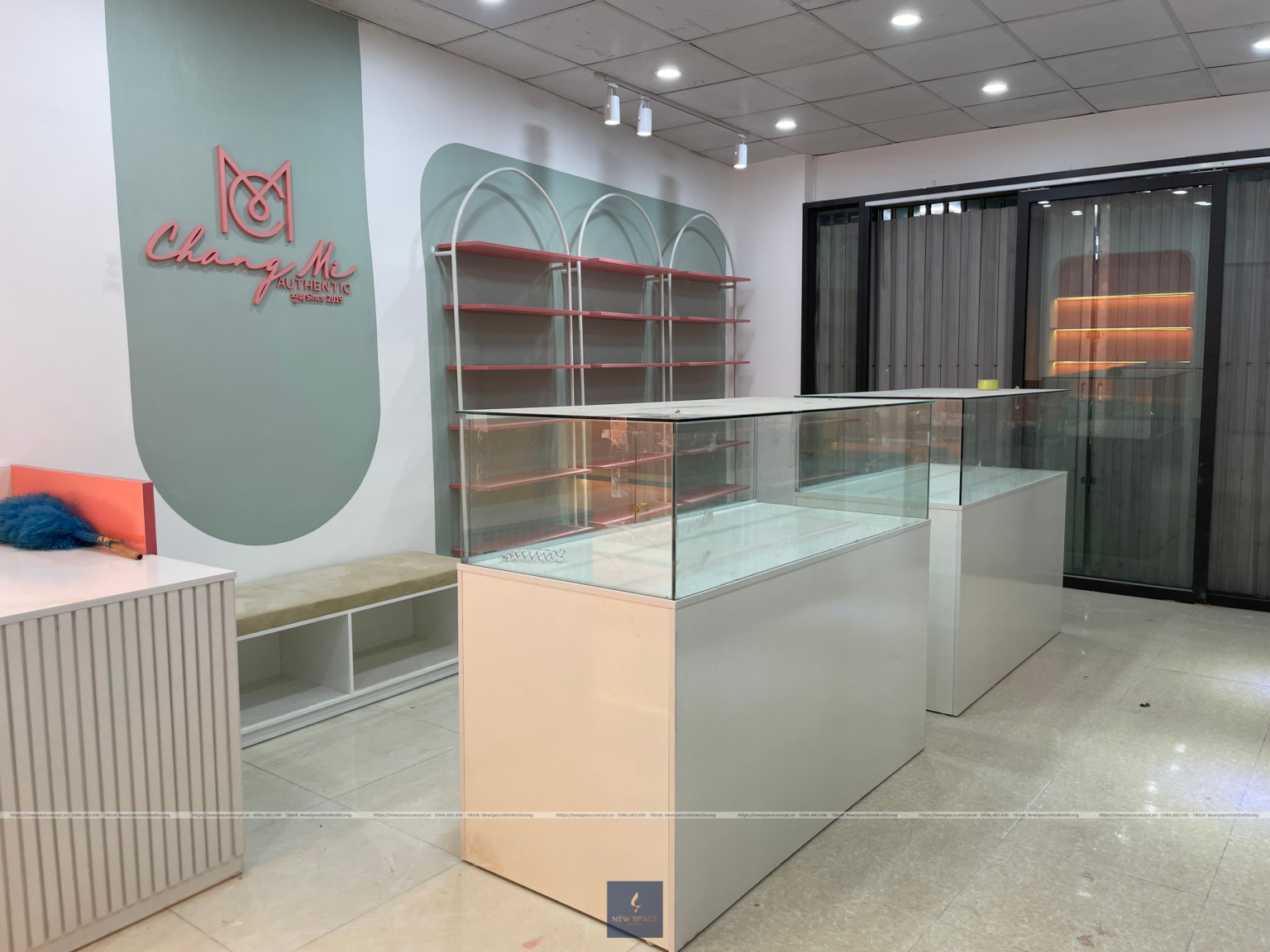 thi-cong-shop-my-pham-khong-gian-nho5